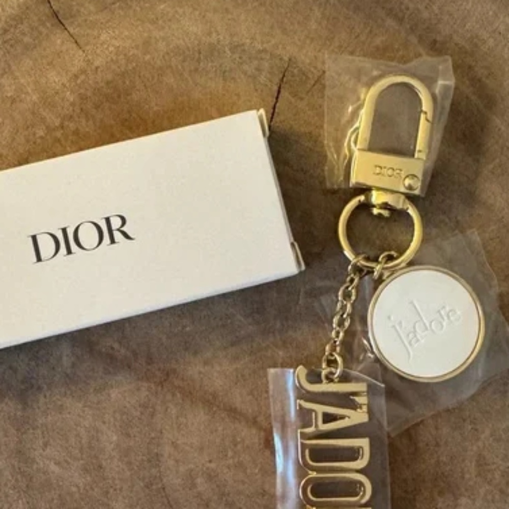 💋 Dior J'adore Gold Keychain/Bag Charm (NIB) NWT Dior - Picture 2 of 4